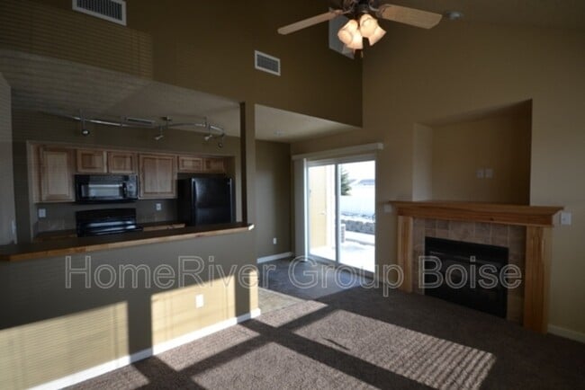 9247 W Brogan Dr in Boise, ID - Building Photo - Building Photo