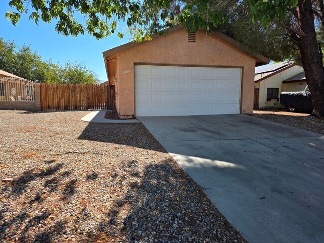 1518 E Ave J 3 in Lancaster, CA - Building Photo - Building Photo