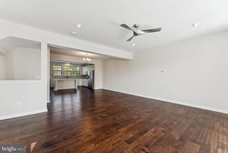 43422 Robey Sq in Ashburn, VA - Foto de edificio - Building Photo