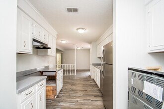 241 Braewick Rd in Columbia, SC - Foto de edificio - Building Photo