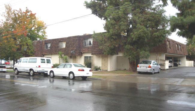 3209 N Sierra Vista Ave in Fresno, CA - Building Photo - Building Photo