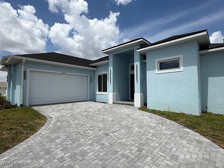 3445 NE 21st Ave in Cape Coral, FL - Foto de edificio