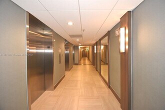 3701 N Country Club Dr in Aventura, FL - Foto de edificio - Building Photo