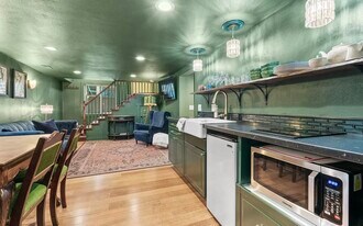 4427 SE Ramona St, Unit Lower Unit in Portland, OR - Building Photo