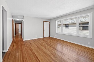 5844 Washburn Ave S in Minneapolis, MN - Foto de edificio - Building Photo