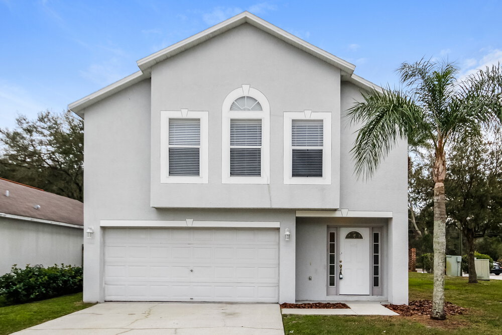 5840 Lake Front Dr in Wesley Chapel, FL - Foto de edificio