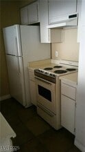 2221 W Bonanza Rd in Las Vegas, NV - Building Photo - Building Photo