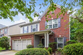 529 Crestmont Ln in Canton, GA - Foto de edificio - Building Photo