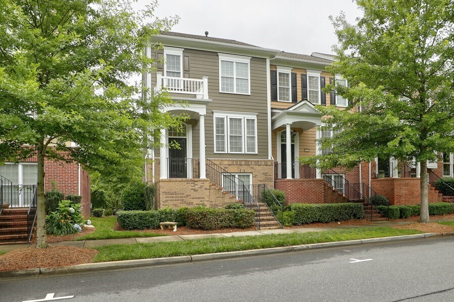 1120 Drayton Ct in Fort Mill, SC - Building Photo