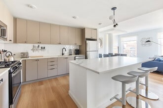 1b Marshall Dr in Hoboken, NJ - Foto de edificio - Building Photo