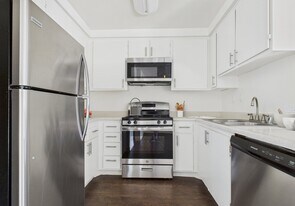 The Woodside Apartments in Northridge, CA - Building Photo