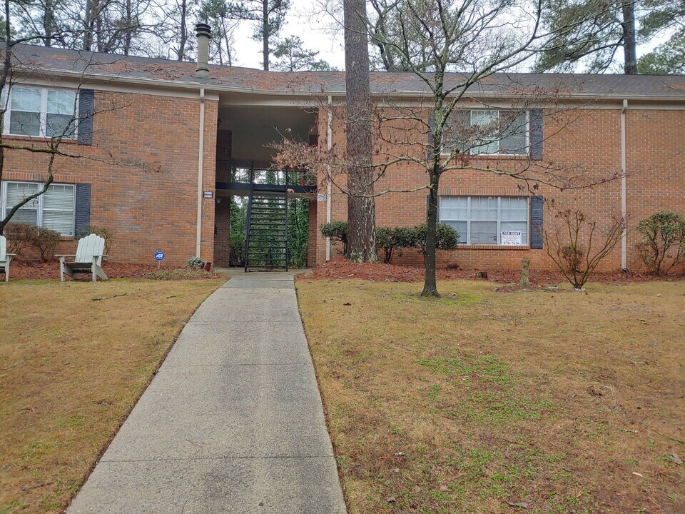 2080 Montreat Cir in Vestavia Hills, AL - Building Photo