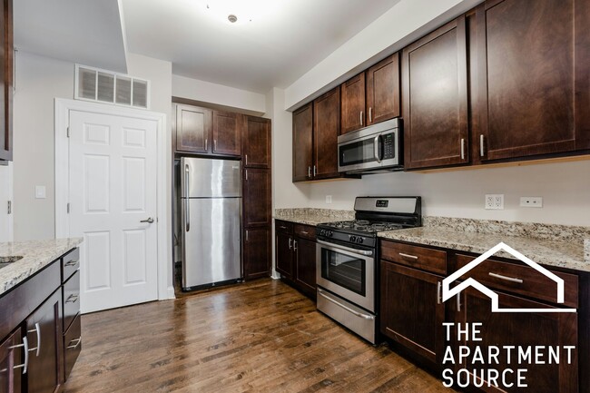 property at 2506 W Argyle St