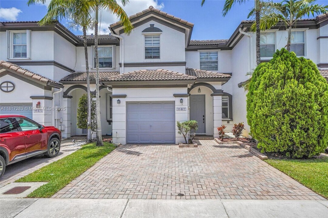 11467 NW 76th St in Doral, FL - Building Photo