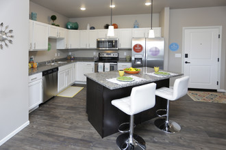 Signature Apartments in Moorhead, MN - Building Photo - Interior Photo
