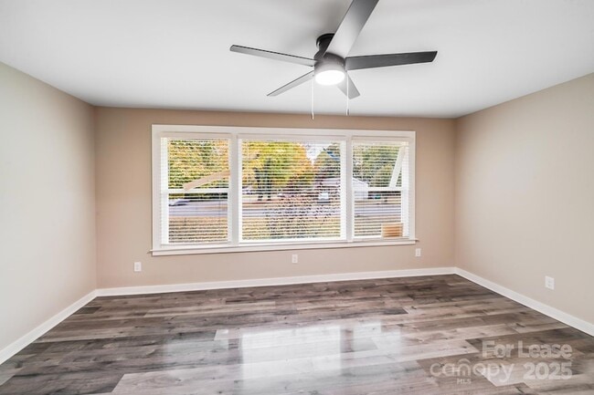 2301 Shamrock Dr in Charlotte, NC - Building Photo - Building Photo