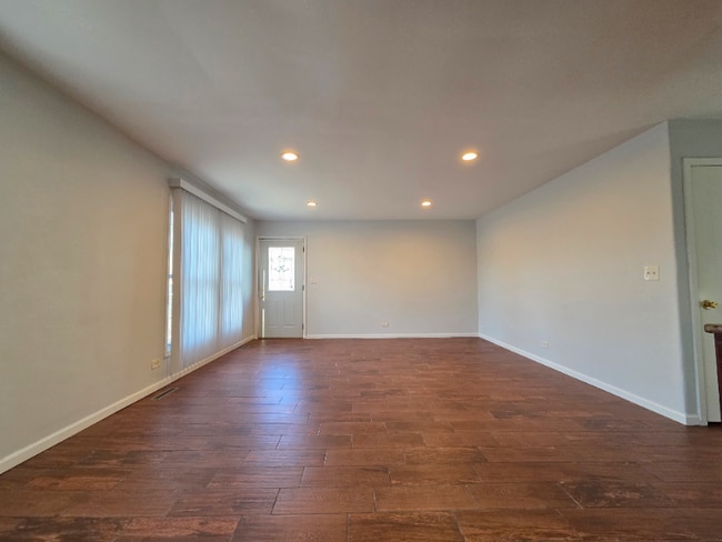 331 Lawn Terrace in Round Lake, IL - Building Photo - Building Photo