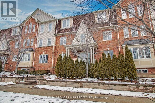 3025 Elmcreek Rd in Mississauga, ON - Building Photo - Building Photo