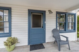 215 N Rios Ave in Solana Beach, CA - Building Photo - Building Photo