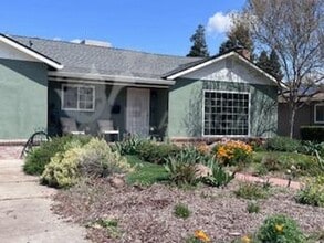 555 E 19th St in Merced, CA - Building Photo - Building Photo