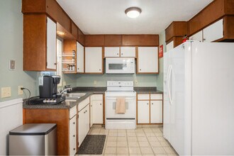 9650 Sahler St in Omaha, NE - Foto de edificio - Building Photo