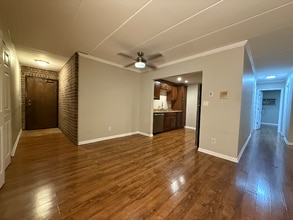 154 E Bailey Rd in Naperville, IL - Foto de edificio - Building Photo