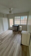 217 SW 11th Ct, Unit Studio in Fort Lauderdale, FL - Foto de edificio - Building Photo