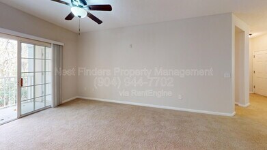 8241 Pelican Landing Rd in Jacksonville, FL - Building Photo - Building Photo