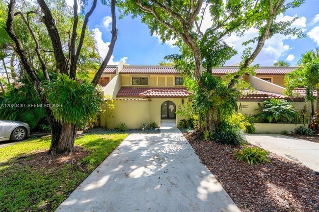 property at 3843 Alcantara Ave