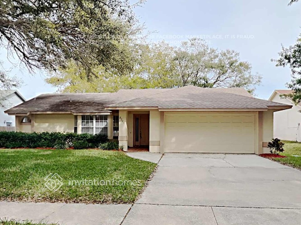 8221 Wellsmere Cir in Orlando, FL - Building Photo