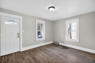 389 E 160th St in Cleveland, OH - Building Photo - Building Photo