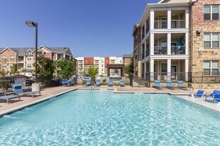McKinney Pointe in McKinney, TX - Building Photo