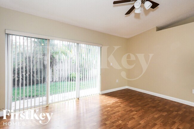 9817 SW 222nd Terrace in Miami, FL - Foto de edificio - Building Photo