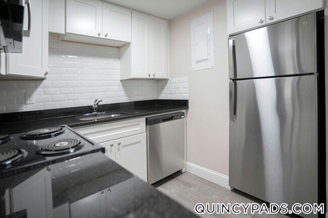 22 Presidential Dr in Quincy, MA - Foto de edificio - Building Photo