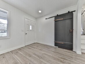 421 Creek Valley Dr in Woodstock, GA - Building Photo - Building Photo