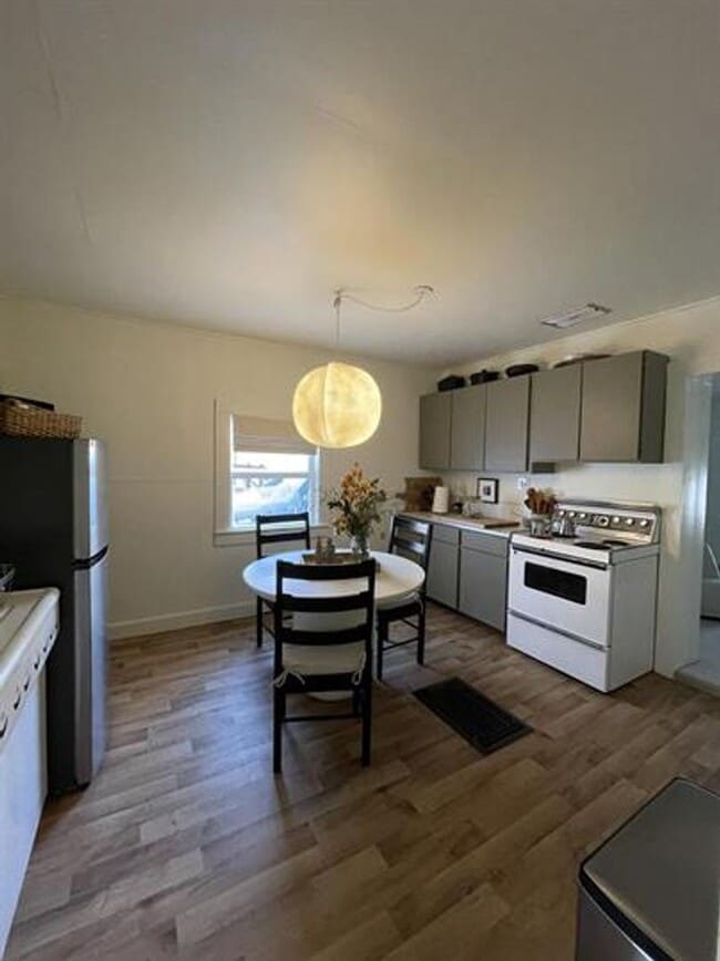 property at 613 N Rouse Ave