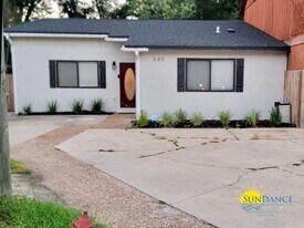 645 Virginia Oak Ct in Fort Walton Beach, FL - Building Photo