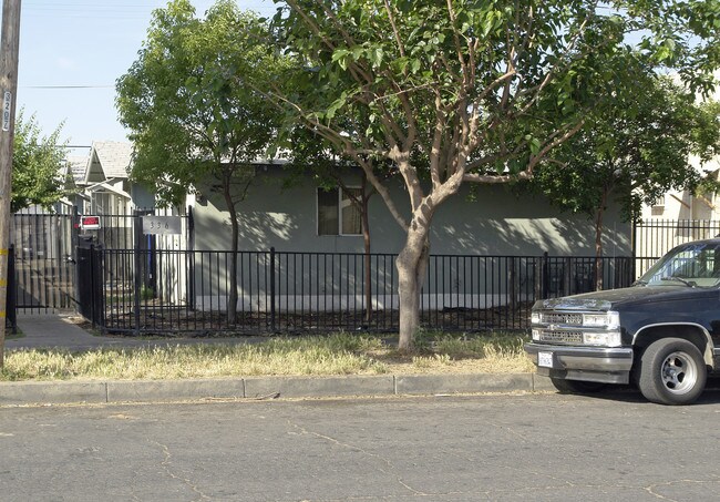 336 W 12th St in Merced, CA - Foto de edificio - Building Photo