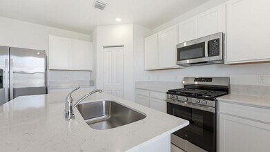 10761 NW Everbreeze Dr in Port St. Lucie, FL - Building Photo - Building Photo