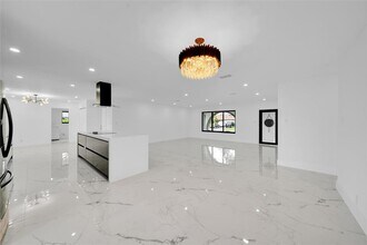 7301 NW 13th Ct in Plantation, FL - Building Photo - Building Photo