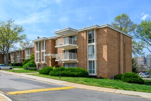 The Huntington Club in Alexandria, VA - Building Photo