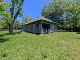 1420 Live Oak St in Beaumont, TX - Building Photo