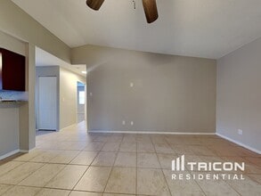 11511 Blackbark Dr in Riverview, FL - Building Photo - Building Photo