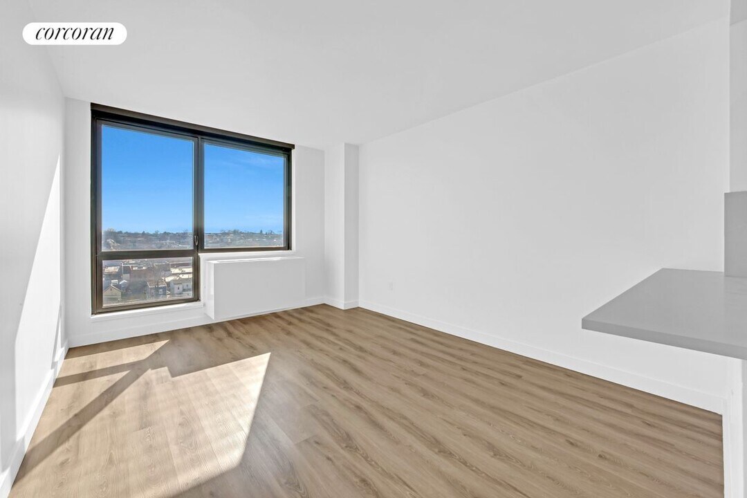46-12 70th St in Queens, NY - Building Photo