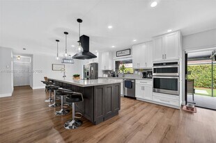 2385 SW 131st Pl in Miami, FL - Building Photo