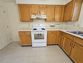 27 Candlewood Ln, Unit 27D in Sanford, ME - Foto de edificio - Building Photo