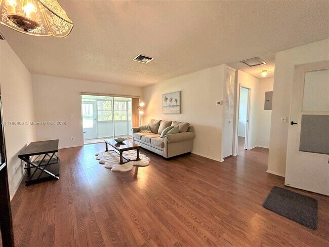 2658 Emory Dr E in West Palm Beach, FL - Building Photo - Building Photo
