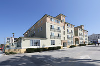 Adda & Paul Safran Senior Housing in Venice, CA - Foto de edificio - Building Photo