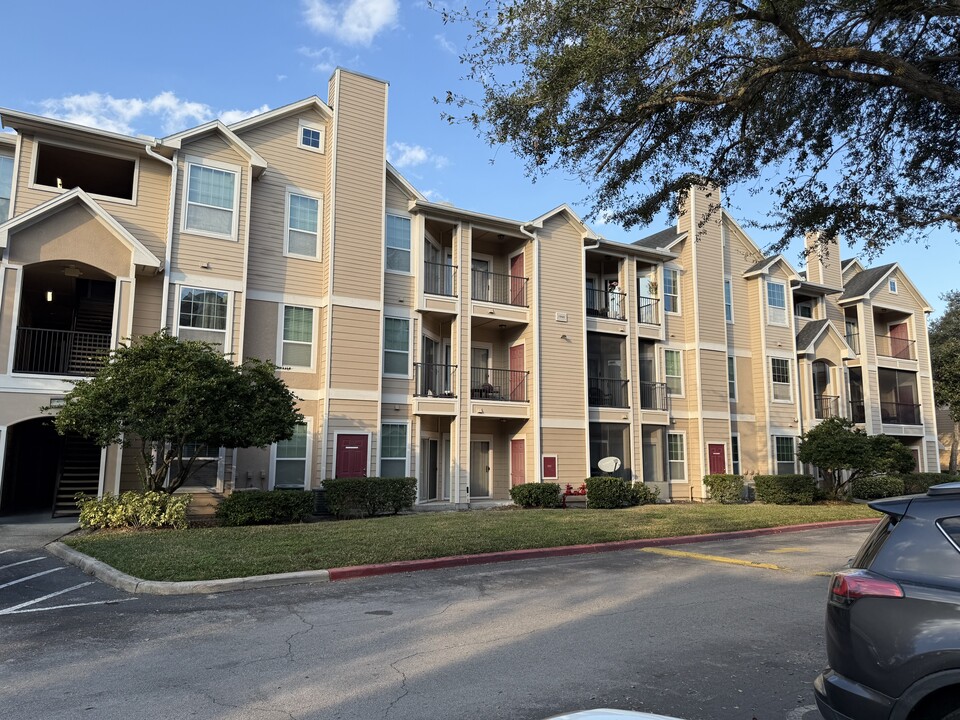 1990 Erving Cir, Unit 105 in Ocoee, FL - Foto de edificio