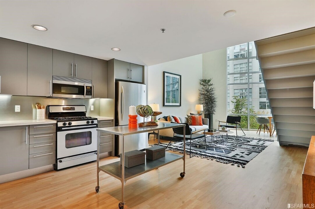 200 Brannan St in San Francisco, CA - Building Photo